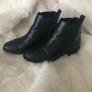 Black Chelsea boots
